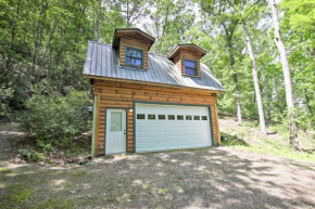 Secluded Murphy Cabin with Fire Pit and Forest Views!